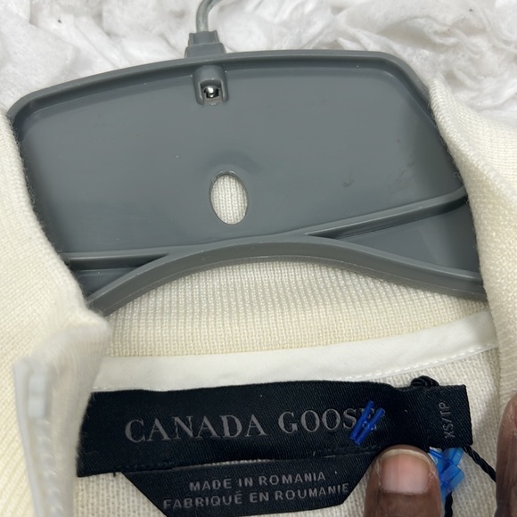 COPY - Canada Goose Windbridge Full ZIP Sweater Women’s XS - Picture 13 of 13